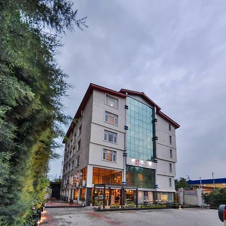 Batra Hotels And Residences Srīnagar Exteriér fotografie