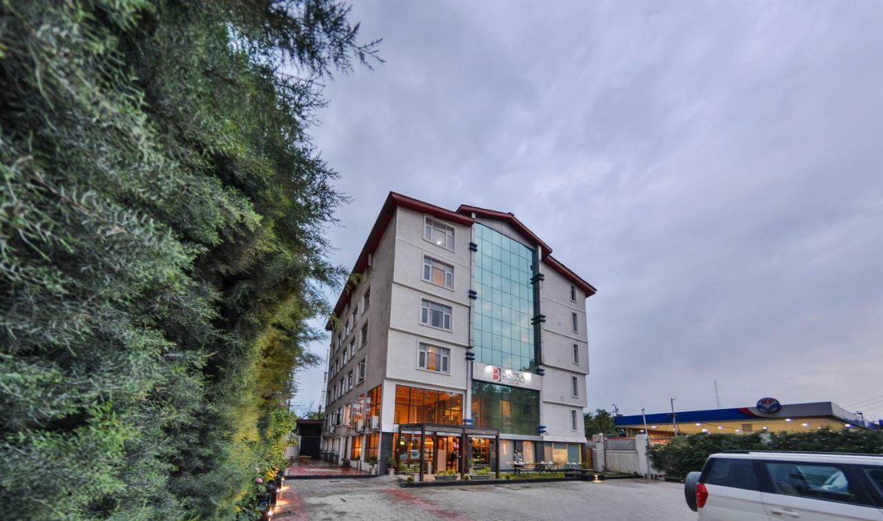 Batra Hotels And Residences Srīnagar Exteriér fotografie